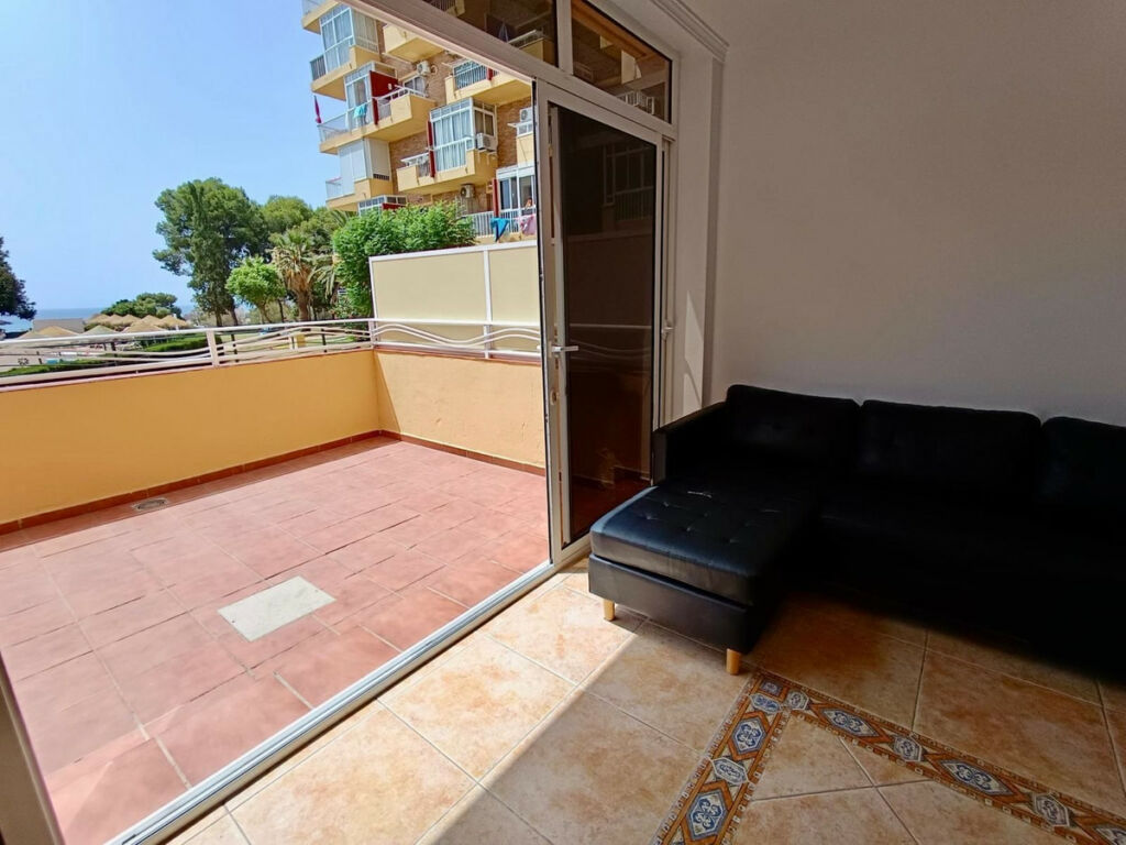 Middle Floor Apartment Benalmadena Málaga - image 7