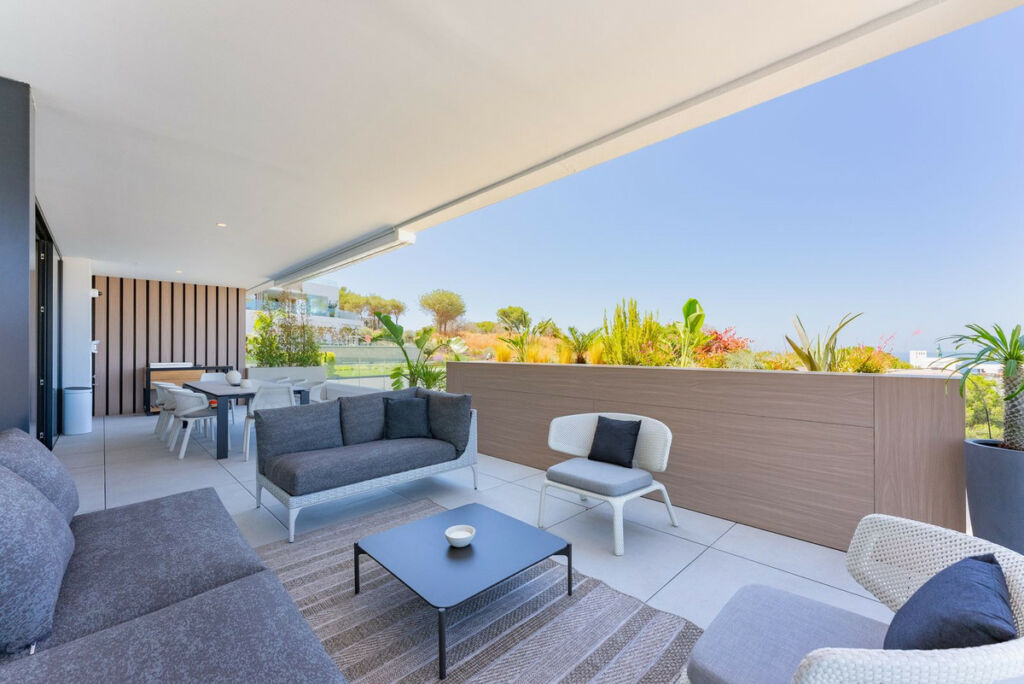 Middle Floor Apartment Cabopino Málaga - image 7