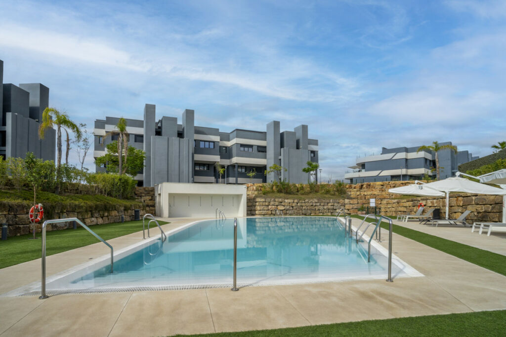 Middle Floor Apartment Estepona Málaga - image 7