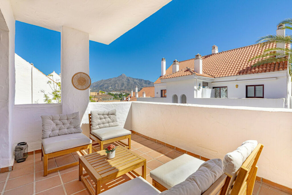 Middle Floor Apartment Nueva Andalucía Málaga - image 7