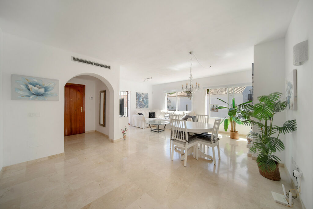 Penthouse Duplex Nueva Andalucía Málaga - image 7