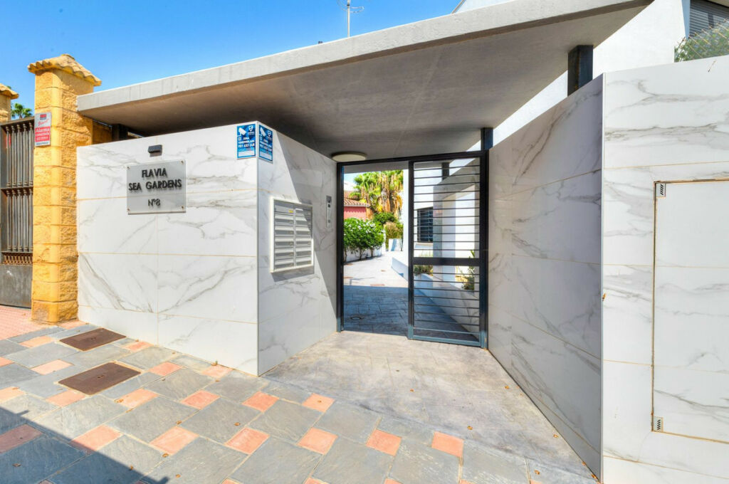 Townhouse Fuengirola Málaga - image 16