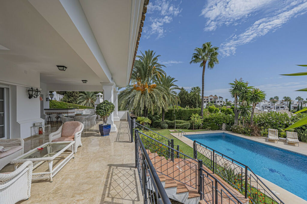 Detached Villa El Paraiso Málaga - image 7