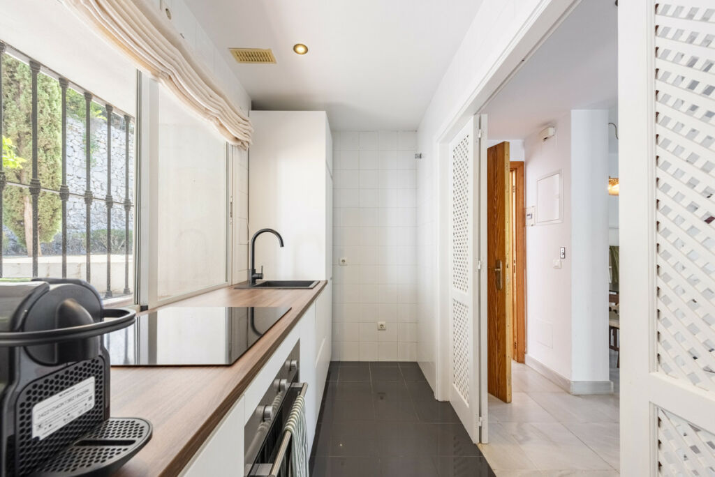 Middle Floor Apartment La Quinta Málaga - image 7