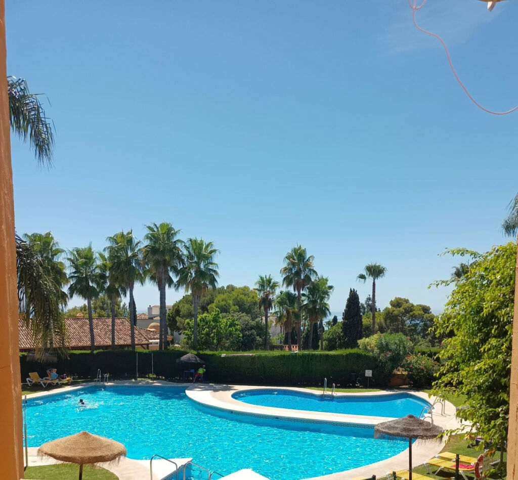 Middle Floor Apartment Calahonda Málaga - image 8
