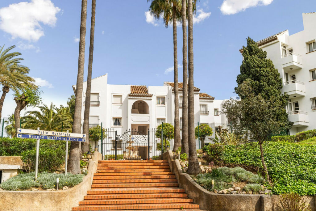 Middle Floor Apartment Riviera del Sol Málaga - image 7