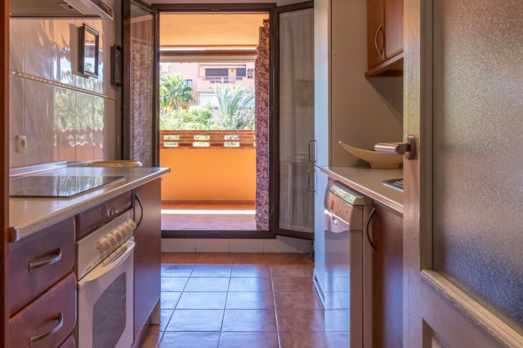 Middle Floor Apartment The Golden Mile Málaga - image 7
