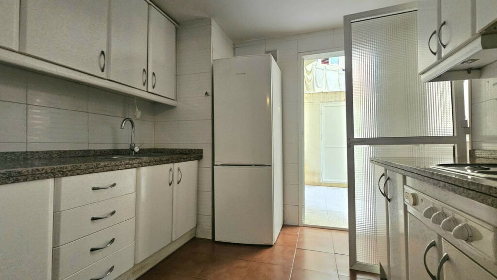 Middle Floor Apartment Fuengirola Málaga - image 7