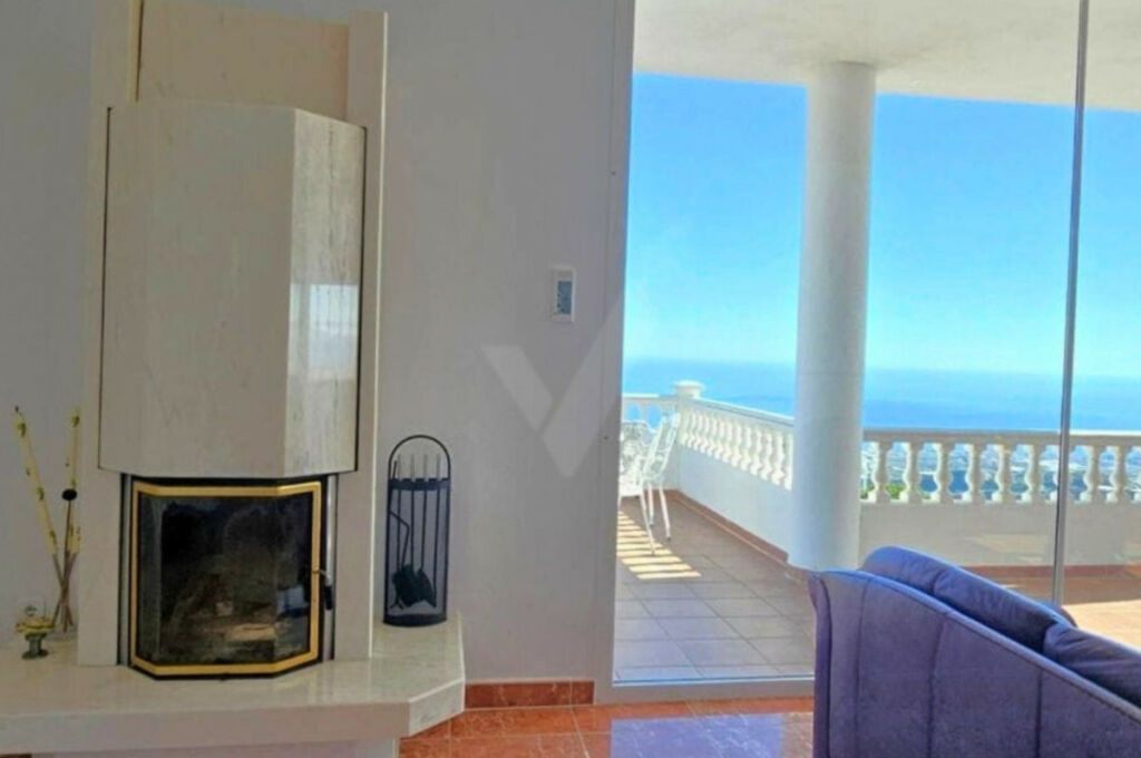 Detached Villa Sayalonga Málaga - image 7