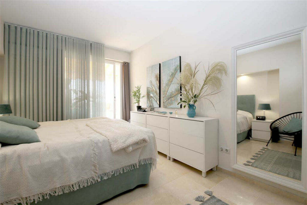 Middle Floor Apartment Estepona Málaga - image 7
