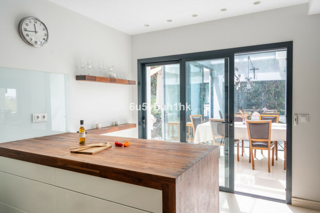Detached Villa Nueva Andalucía Málaga - image 7