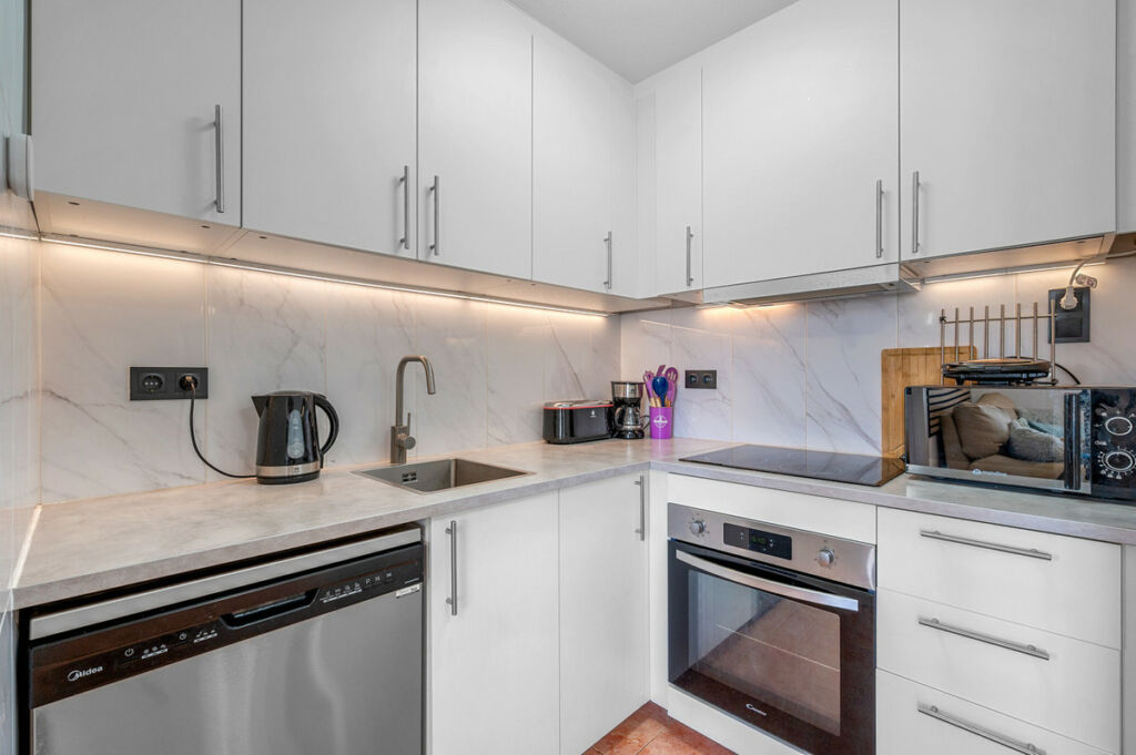 Middle Floor Apartment Torrevieja Alicante - image 7