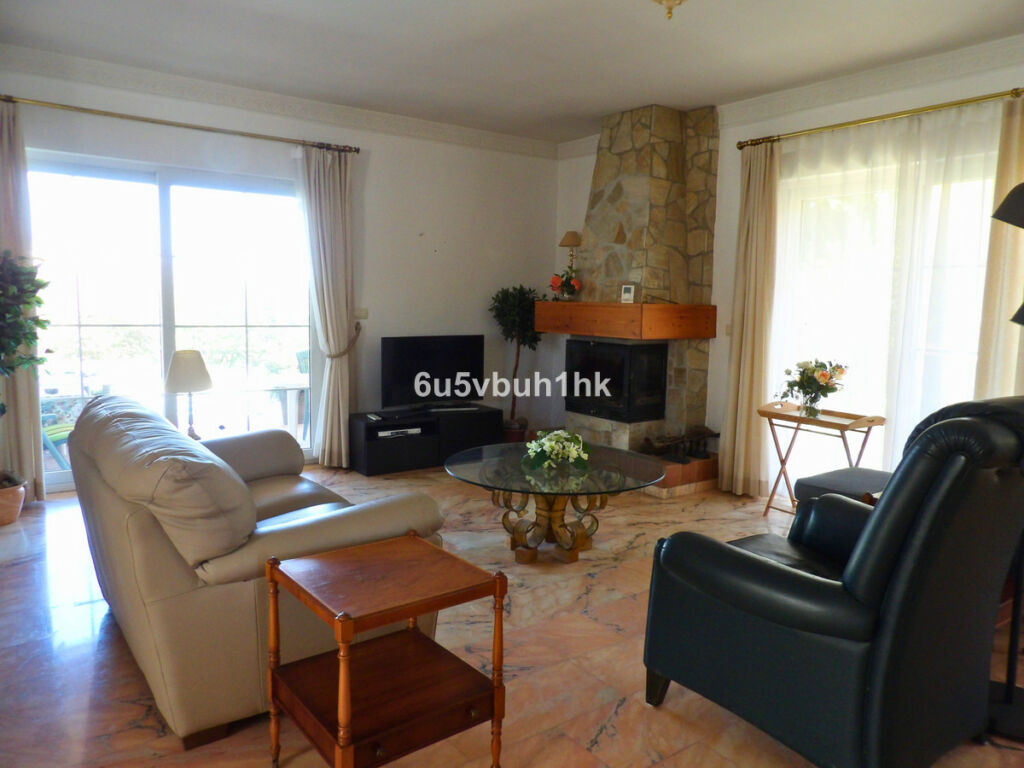 Detached Villa Fuengirola Málaga - image 7