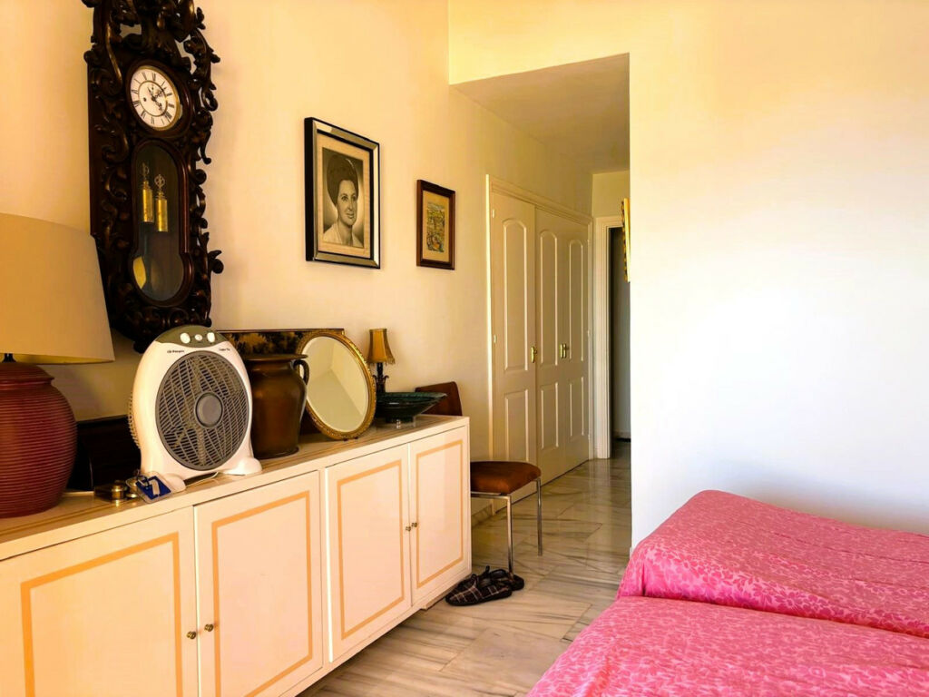 Middle Floor Apartment Calahonda Málaga - image 7