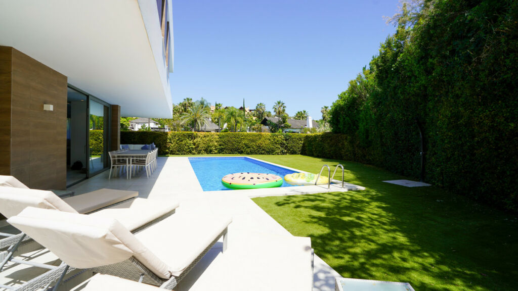 Detached Villa El Paraiso Málaga - image 7
