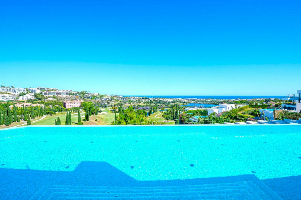 Detached Villa Los Flamingos Málaga - image 7