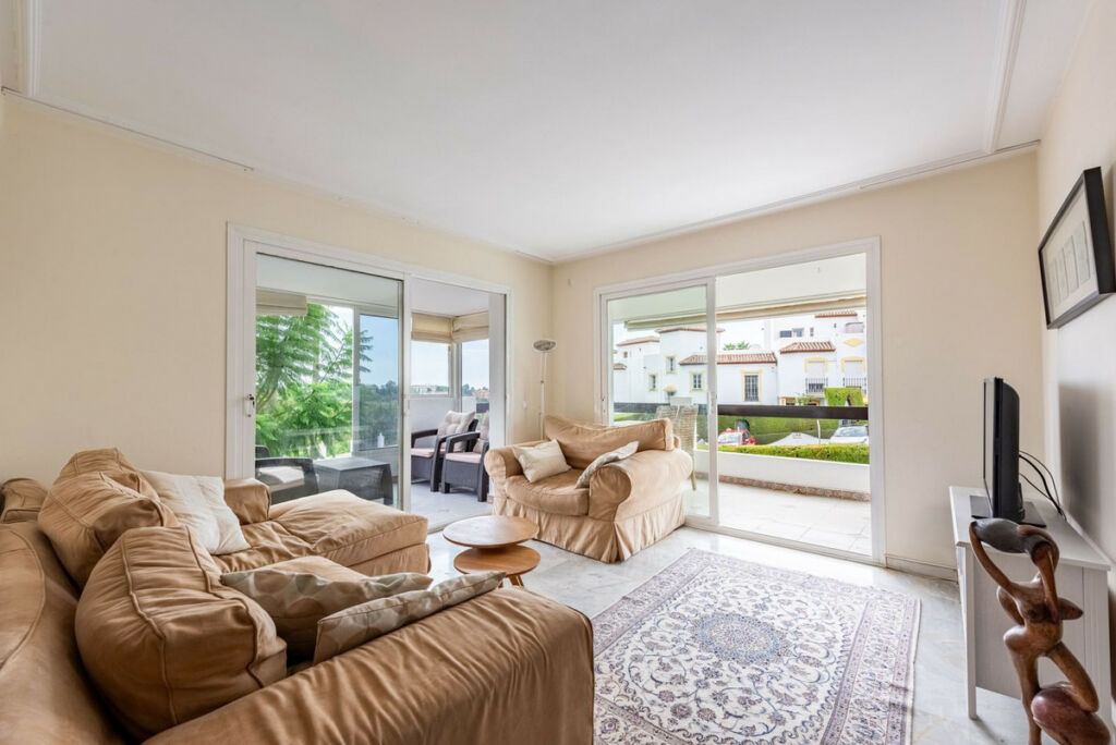Middle Floor Apartment Bel Air Málaga - image 7