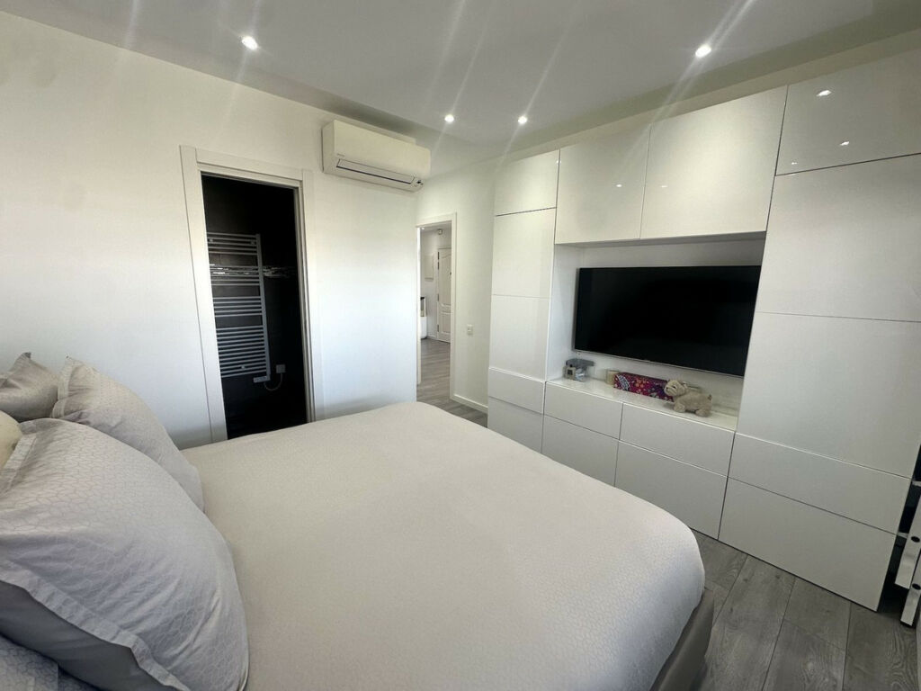 Middle Floor Apartment Puerto Banús Málaga - image 8
