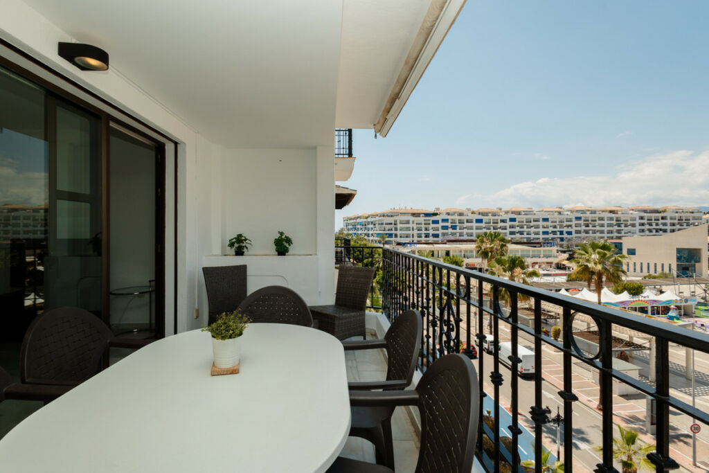 Middle Floor Apartment Puerto Banús Málaga - image 7