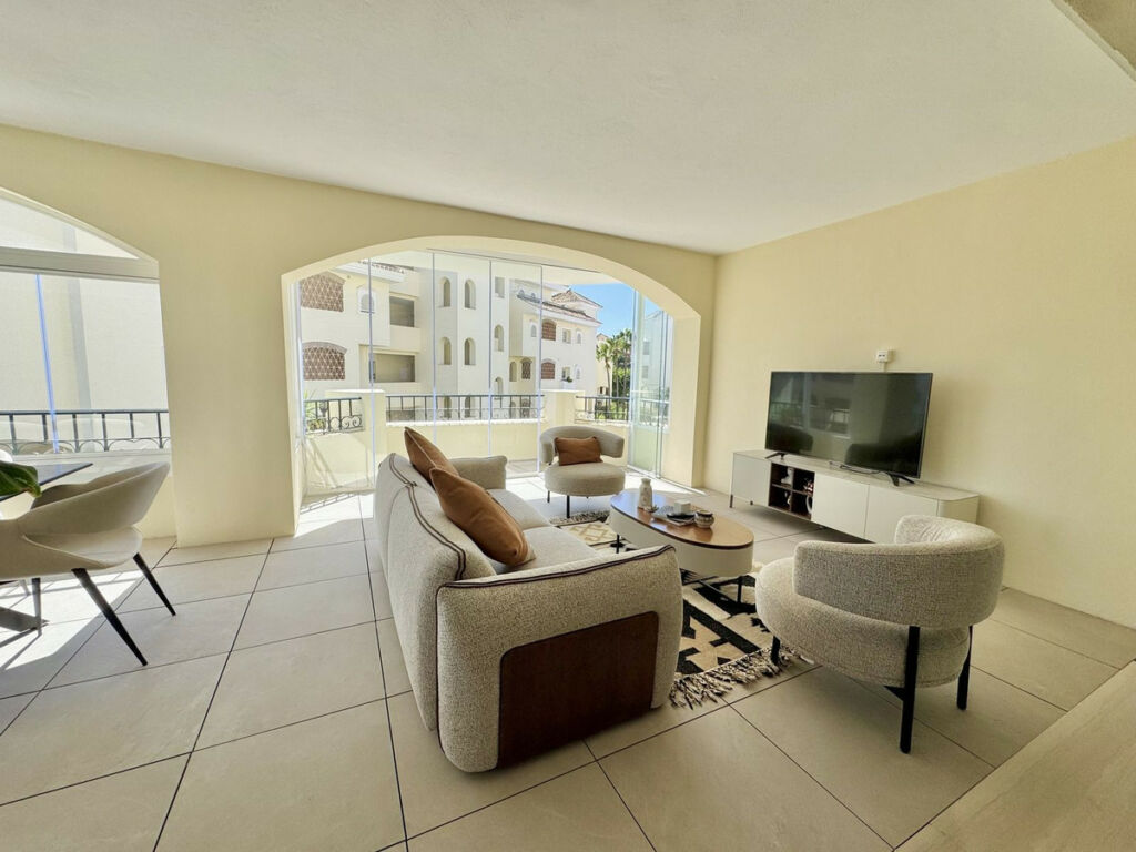Middle Floor Apartment Elviria Málaga - image 7