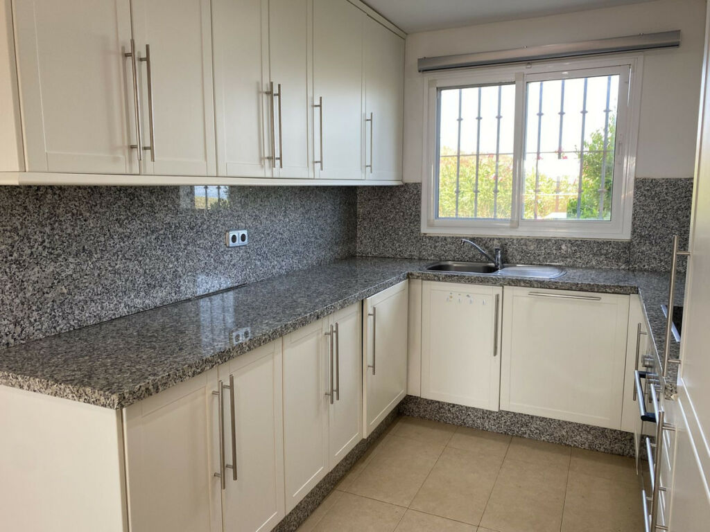 Townhouse Manilva Málaga - image 10