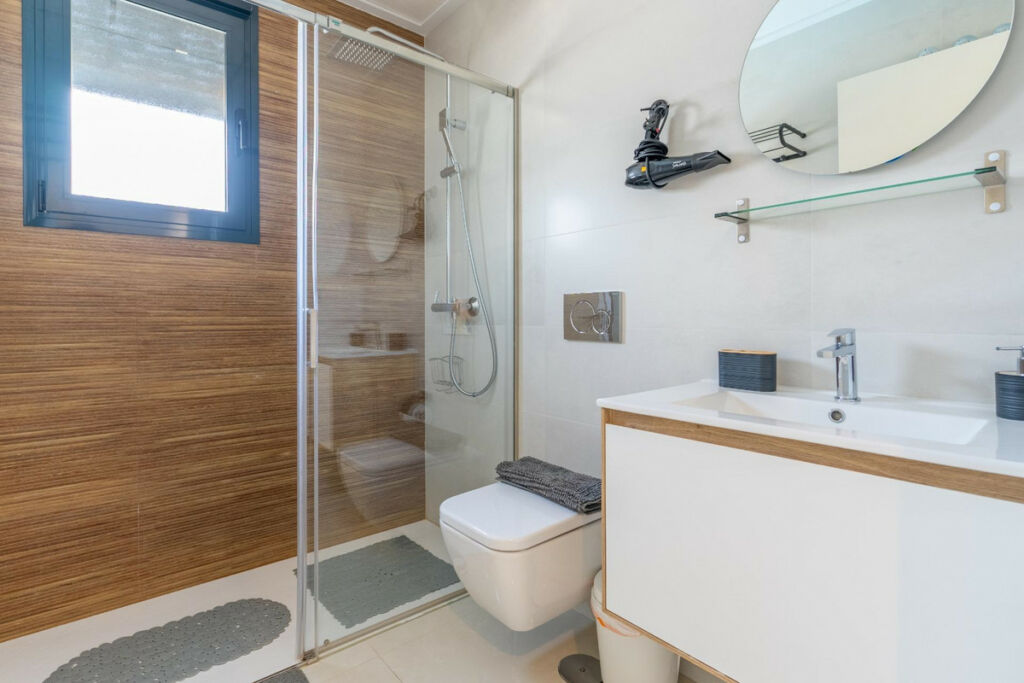 Middle Floor Apartment Torrevieja Alicante - image 7