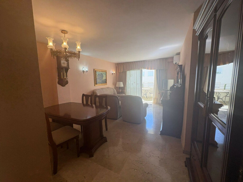Middle Floor Apartment Benalmadena Málaga - image 7