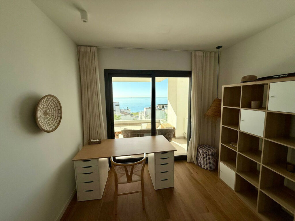 Middle Floor Apartment La Alcaidesa Cádiz - image 7