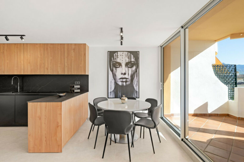 Middle Floor Apartment Nueva Andalucía Málaga - image 7