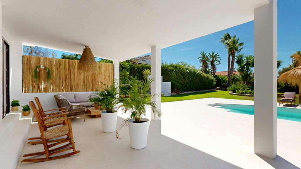 Detached Villa Estepona Málaga - image 9