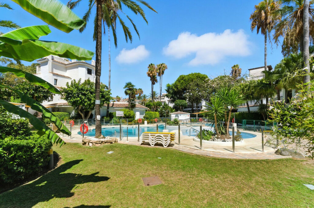 Ground Floor Apartment Elviria Málaga - image 7