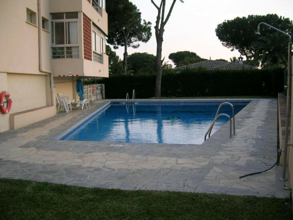 Middle Floor Apartment Costabella Málaga - image 12