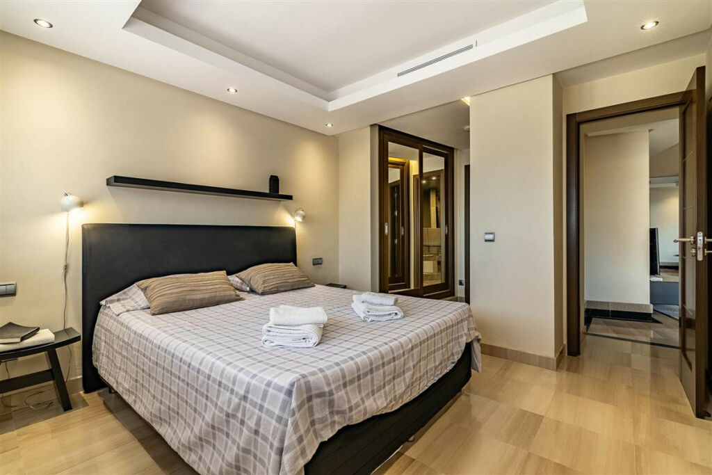 Middle Floor Apartment Estepona Málaga - image 7