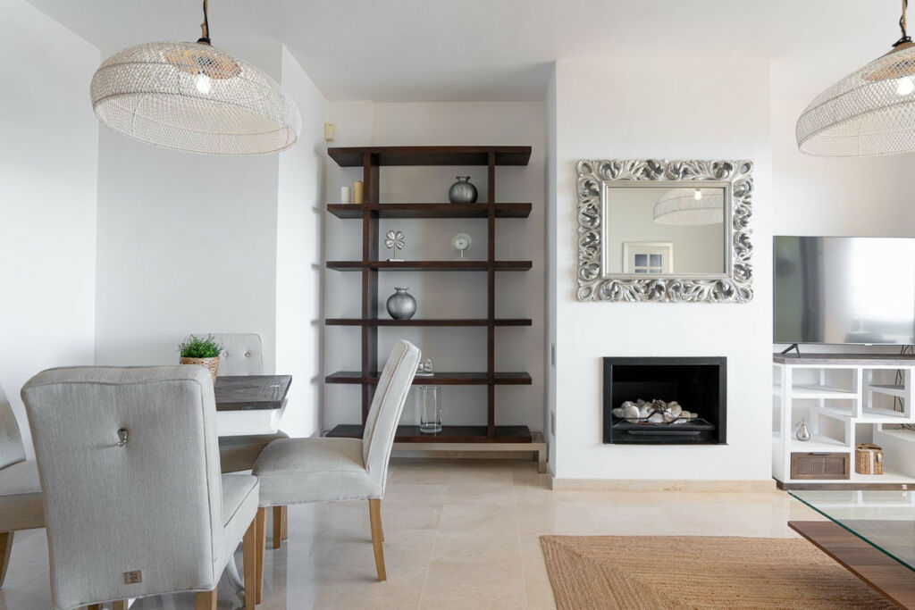 Middle Floor Apartment Cabopino Málaga - image 7