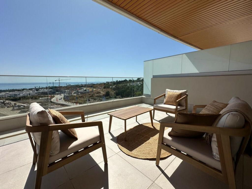 Middle Floor Apartment Selwo Málaga - image 7