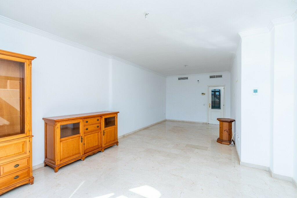Middle Floor Apartment Elviria Málaga - image 7