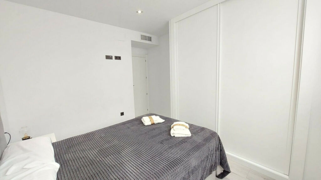 Middle Floor Apartment Fuengirola Málaga - image 7