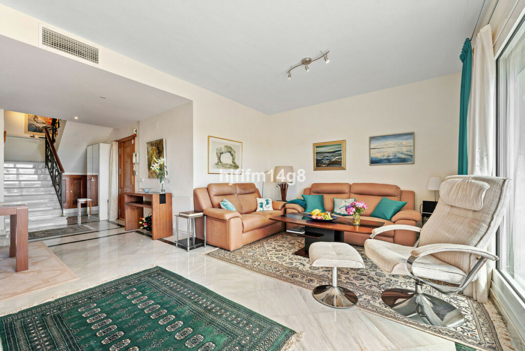 Penthouse Duplex Nueva Andalucía Málaga - image 7