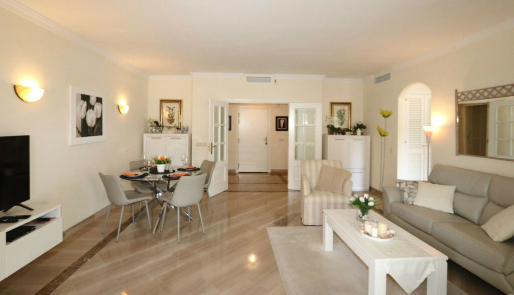 Ground Floor Apartment Elviria Málaga - image 7