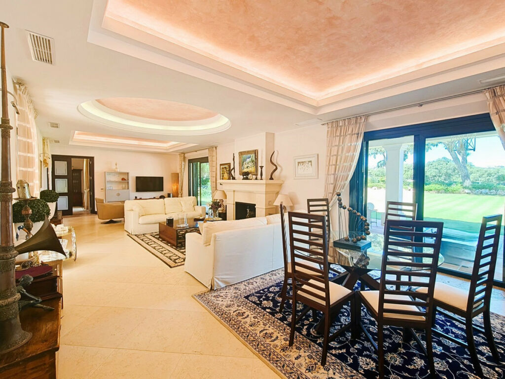 Detached Villa San Roque Club Cádiz - image 7