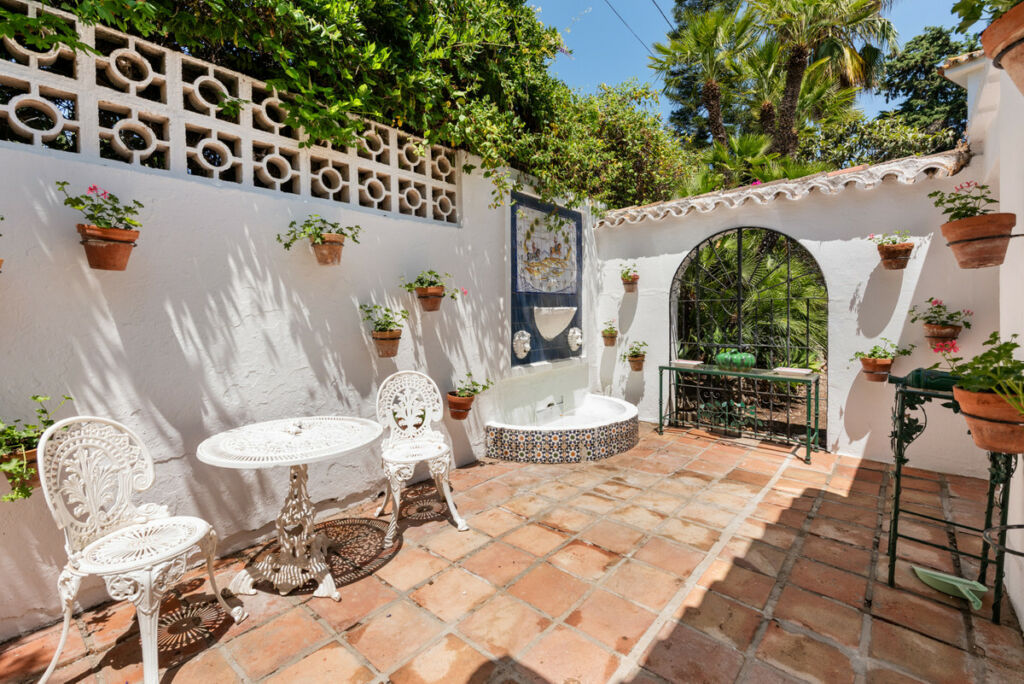 Detached Villa Nueva Andalucía Málaga - image 7