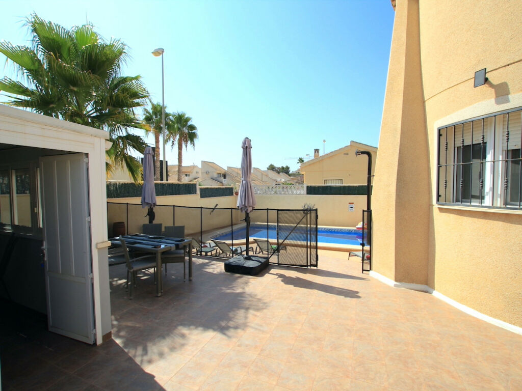 Detached Villa Benimar Alicante - image 7