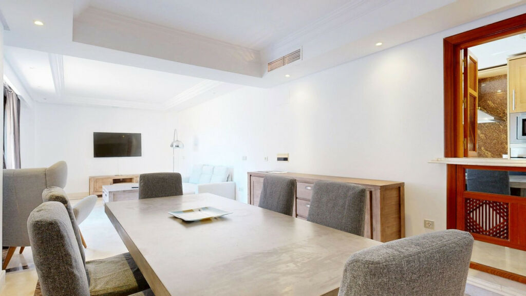 Middle Floor Apartment Estepona Málaga - image 7