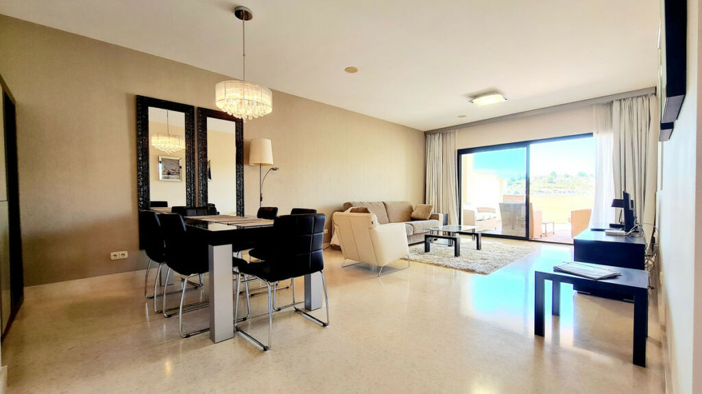 Middle Floor Apartment Benahavís Málaga - image 6