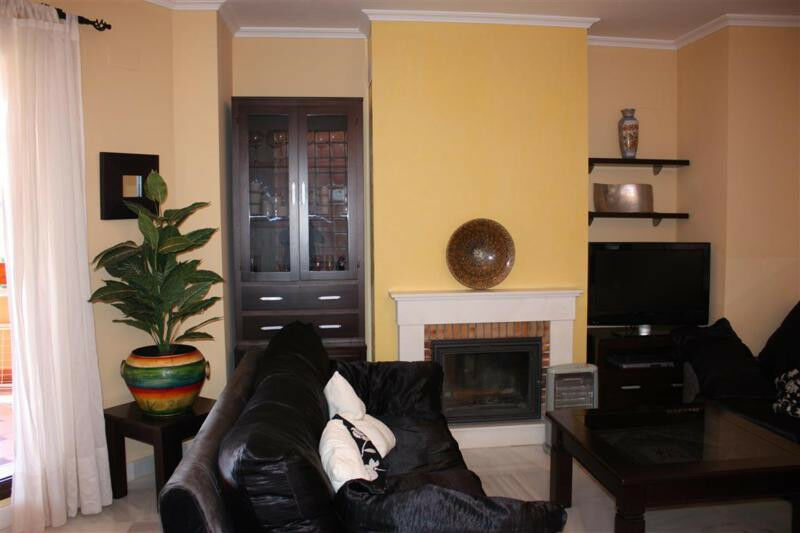 Middle Floor Apartment New Golden Mile Málaga - image 7