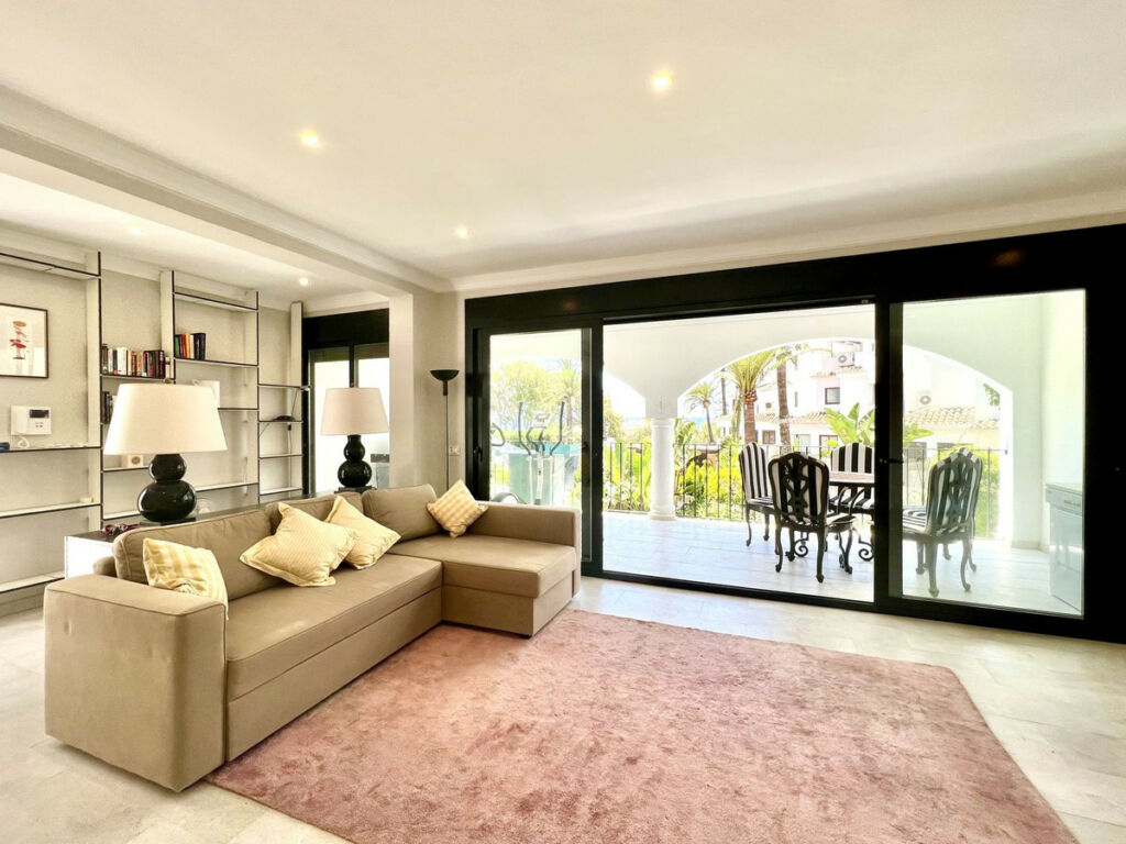 Ground Floor Apartment Elviria Málaga - image 7