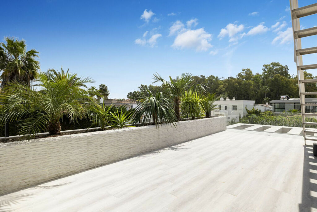 Detached Villa San Pedro de Alcántara Málaga - image 7