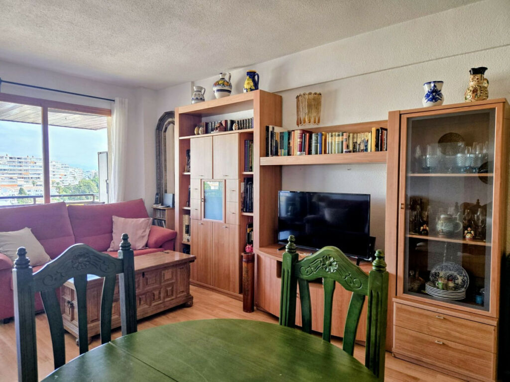Middle Floor Apartment Montemar Málaga - image 7