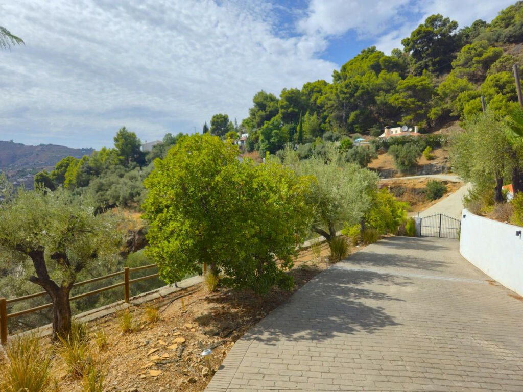 Detached Villa Cómpeta Málaga - image 7