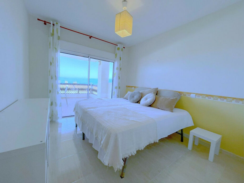 Top Floor Apartment Manilva Málaga - image 7